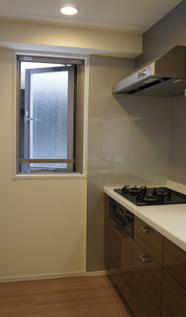 Kitchen.  [Window kitchen] Open kitchen with a window is, Also adopt a happy face-to-face counter view. (D type ※ September 2012 shooting) ※ Kitchen window with a type A, Br, D, K, Mr type