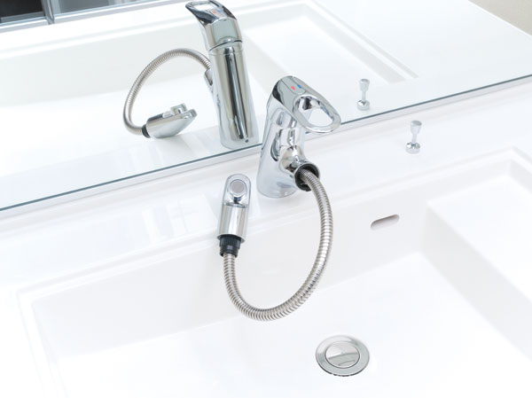 Bathing-wash room.  [Single lever faucet ・ Lavatory bowl] The vanity is, Head is pulled out, Adopt a convenient single-lever faucet, for example, when you wash basin bowl. Artificial marble countertops and the bowl is integral with no easy seam of care molding. A bowl of linear square form, It will produce the urban basin space.