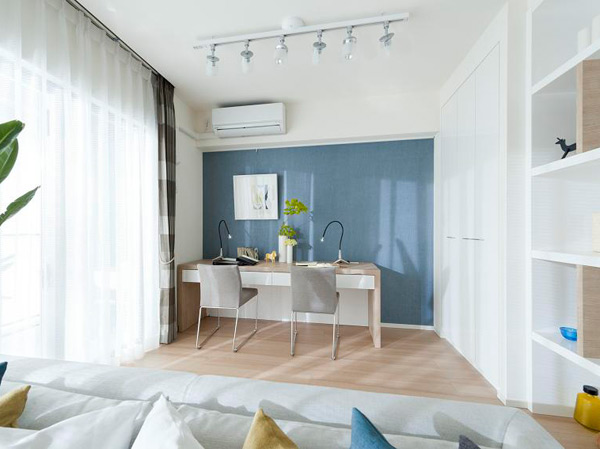 Interior.  [Western style room] living ・ Western-style room adjacent to the dining (3), In the spacious living room if you open the door of the movable partition. You can widely used as a private dining room and a guest room if Shimere the door. ( ※ May 2011 shooting)