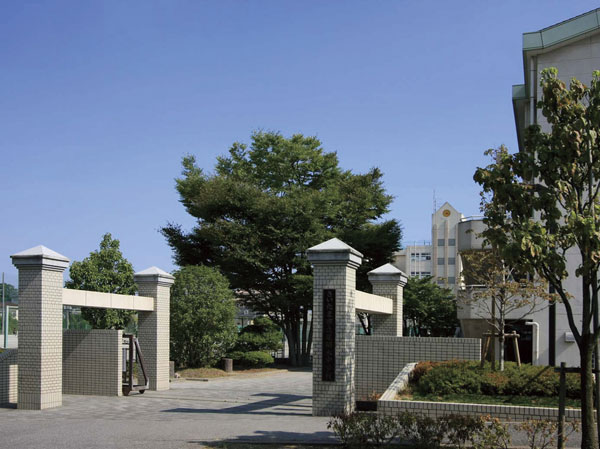 Surrounding environment. Municipal Oma tree junior high school (about 460m / 6-minute walk)