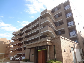 Building appearance. Appearance from the entrance side