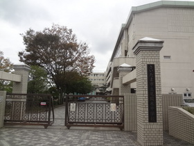 Junior high school. 1100m to Oma tree junior high school (junior high school)