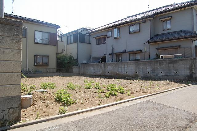 Local photos, including front road.  ■ We will help you in architecture at the Porras group