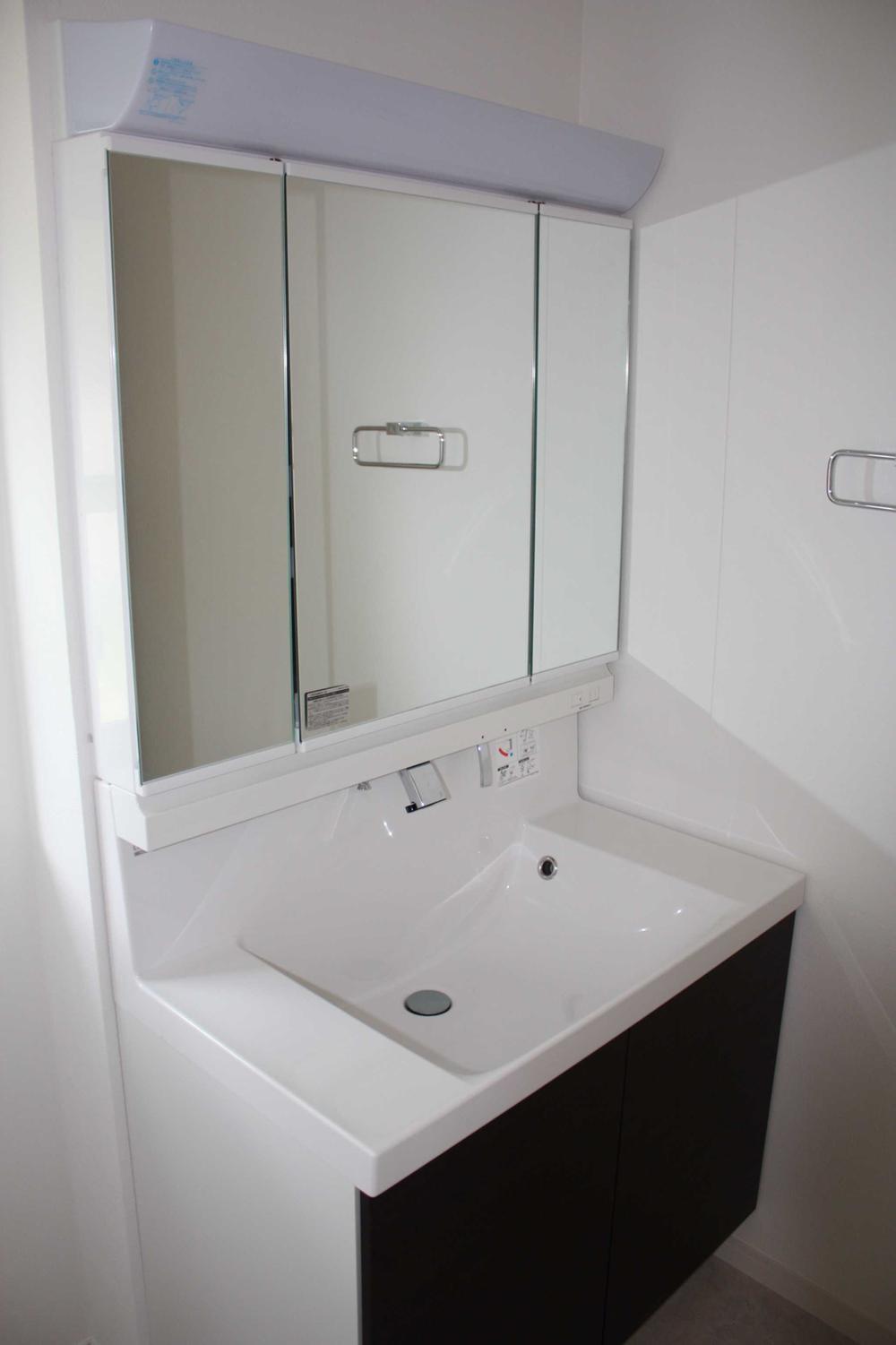 Wash basin, toilet. Local (July 2013) Shooting