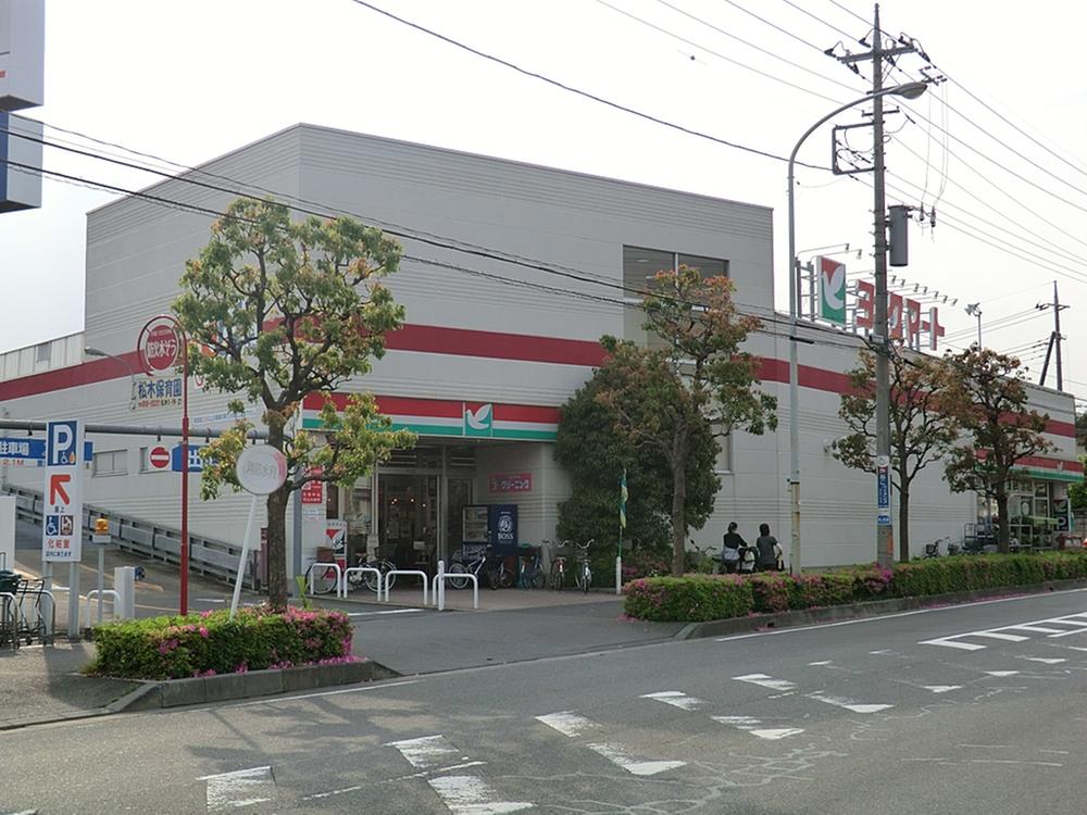 Supermarket. York Mart 427m until the three-chamber store