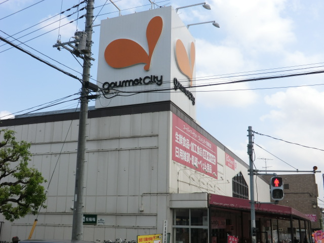 Supermarket. 1400m to Gourmet City (Super)