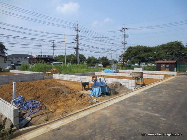 Local appearance photo. Green is a rich residential area