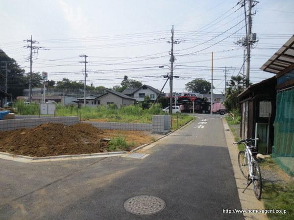 Local photos, including front road. Flows is relaxing time