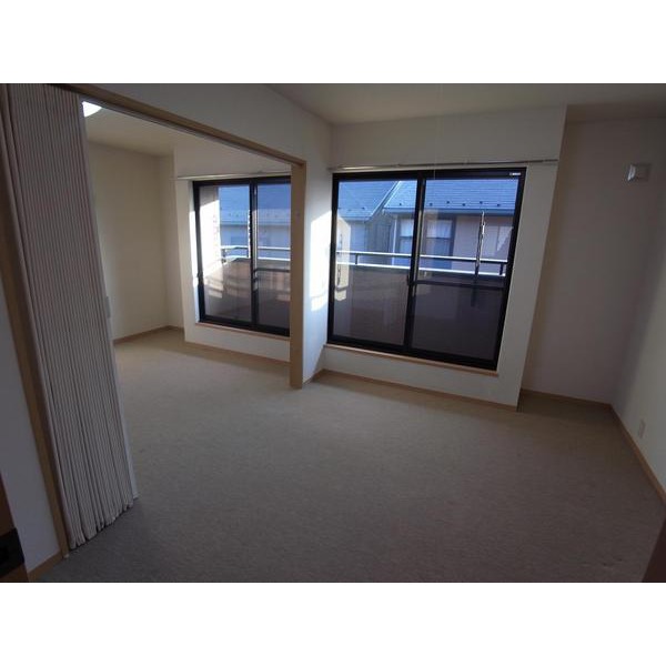 Living and room. 2F south Western-style