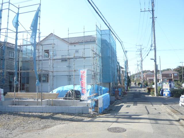 Local photos, including front road. 11 / 8 shooting