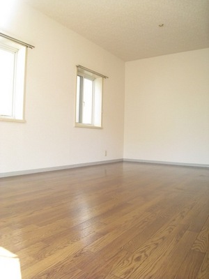 Living and room. Bright Western-style in multiple windows