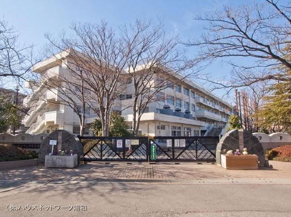 Primary school. 460m to Saitama City Nakao elementary school