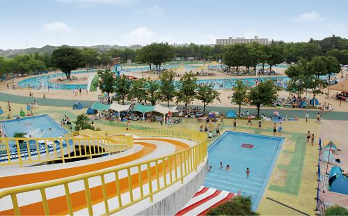 park. To know Kobato Water Park, such as 3660m "slider pool" or "ripples pool," you can enjoy the eight pool. The off-season, Everyone in the barbecue and fishing, etc., It will spread holiday of fun.