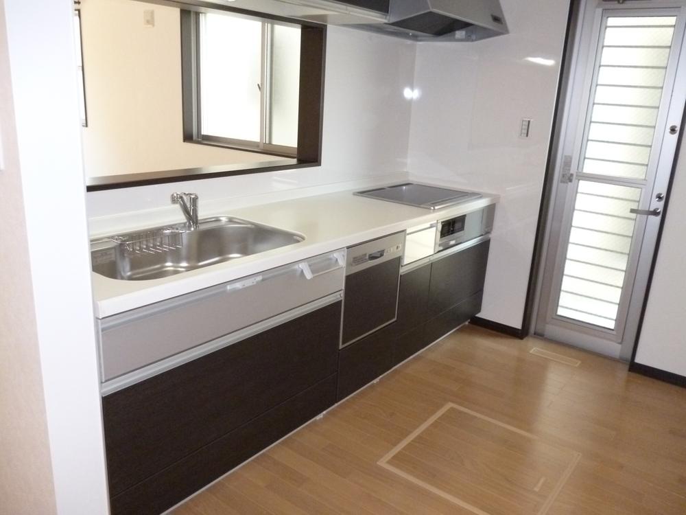 Kitchen. August 2013 shooting