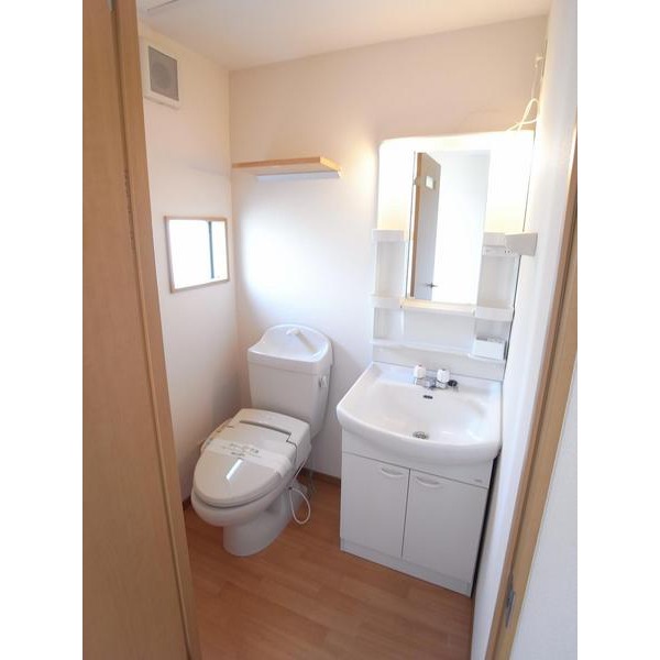 Toilet. Warm water washing toilet seat ・ Wash