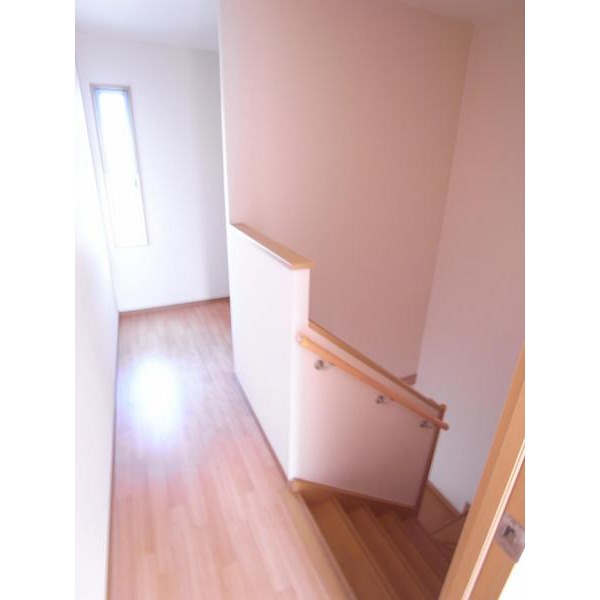 Other room space. The back is of 3 quires closet