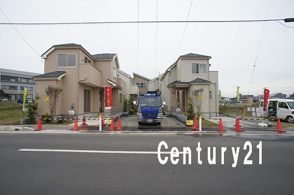 Local photos, including front road. 11 / 15 shooting