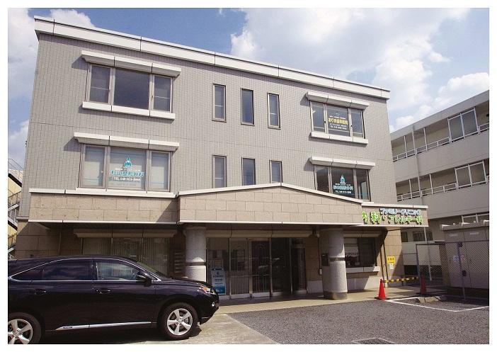 Hospital. 500m to family clinic