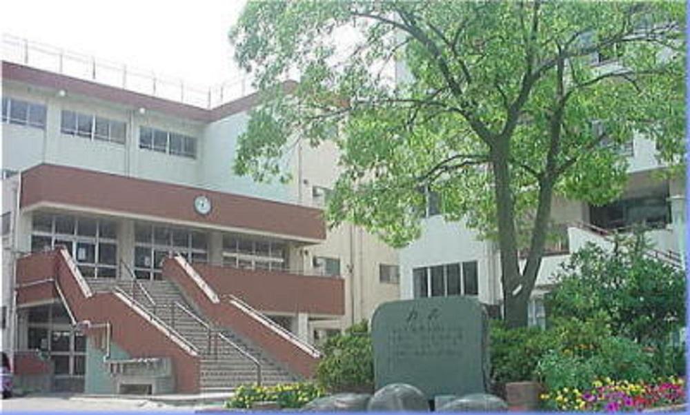 Primary school. Sayado until elementary school 900m