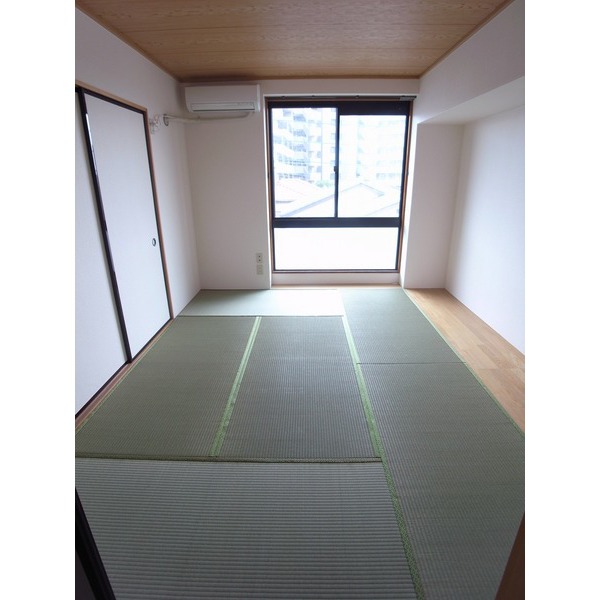Living and room. Japanese-style room 6 quires