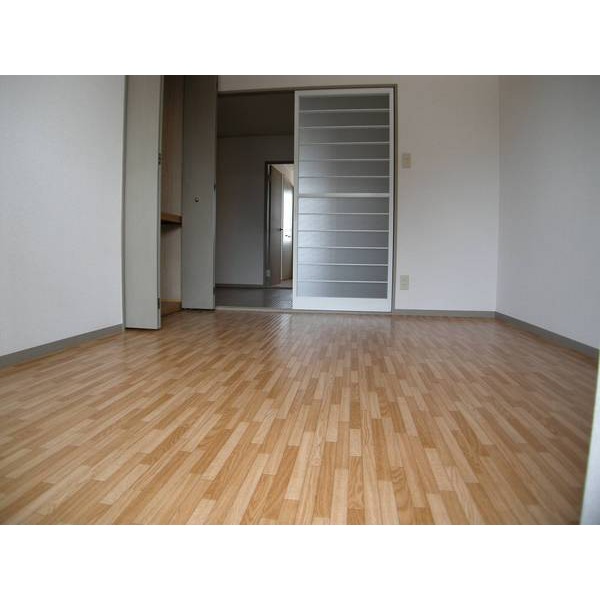 Living and room. South Western-style 5.25 Pledge