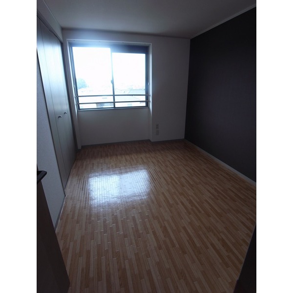 Living and room. North Western-style 6 Pledge