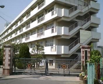 Junior high school. 2102m to Saitama City Tatsuhigashi Urawa junior high school