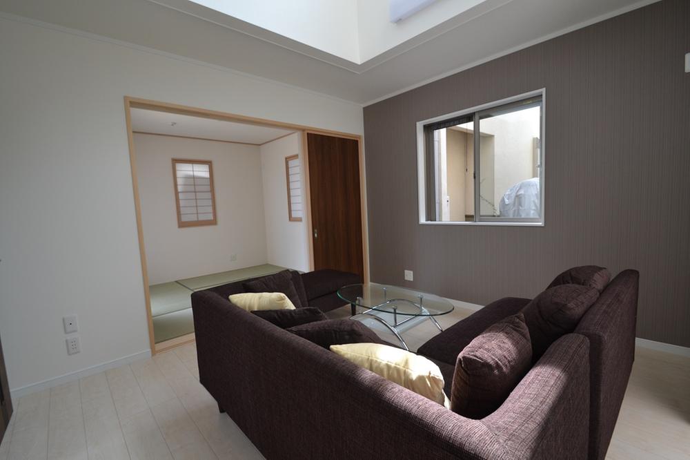 Living. Room (August 2013) Shooting Living E Building with a colonnade and accent Cross