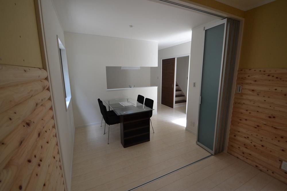 Non-living room. Room (August 2013) Shooting Integrated dining ・ Western style room E Building