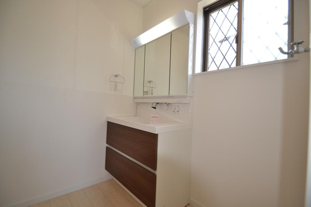 Wash basin, toilet. Refreshing good space wind of the street feeling ~