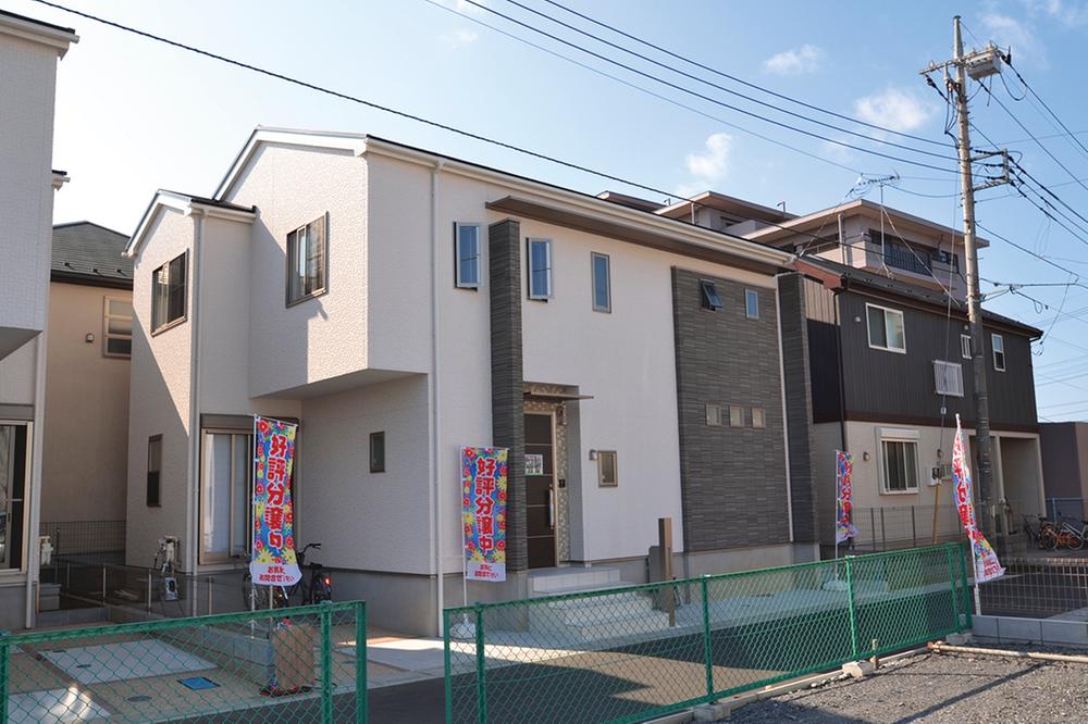 Local appearance photo. August 2013 shooting E ・ F Building