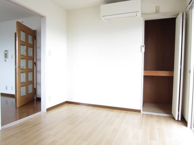 Living and room. Happy air conditioning (gas air conditioning) 1 groups with