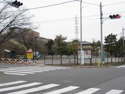 park. 30m to Daimon Sakashita park (park)