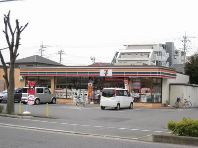 Convenience store. 420m to Seven-Eleven (convenience store)