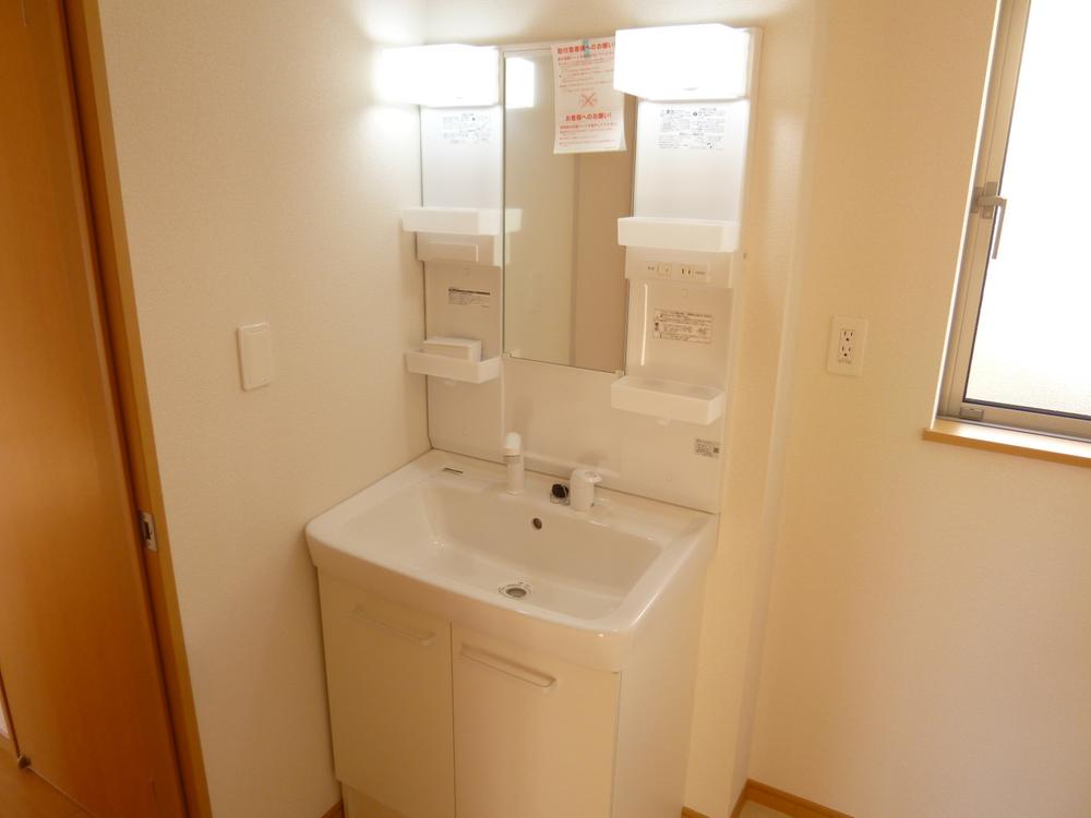 Wash basin, toilet. Indoor (11 May 2013) Shooting