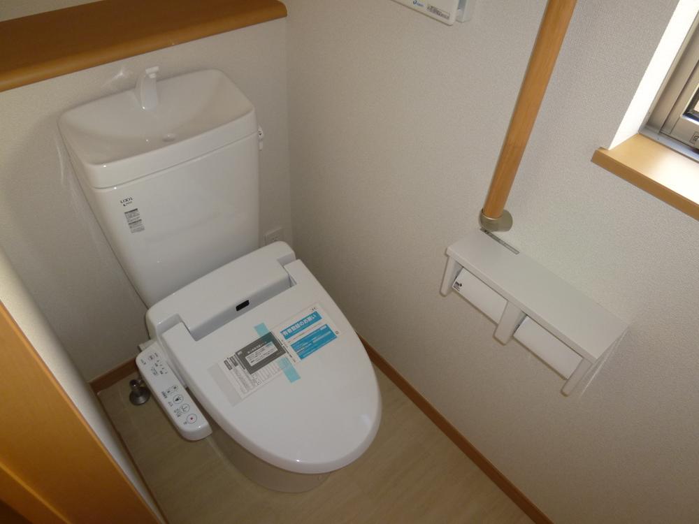 Toilet. Indoor (11 May 2013) Shooting