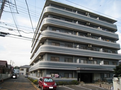 Building appearance. Feeling of luxury of the six-storey apartment ☆