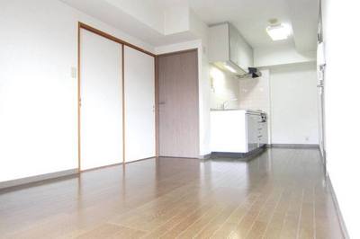 Living and room. Loose of 10 quires LDK