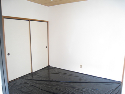 Living and room. Please to the nursery!