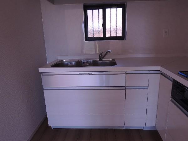 Living. Detached interior introspection Pictures - living user-friendly L-shaped kitchen.