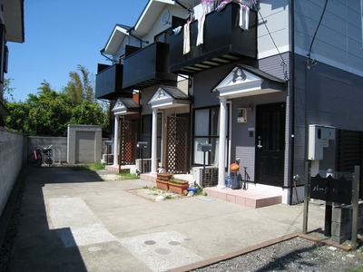 Building appearance. South-facing day is good