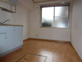 Living and room. 6 Pledge dining kitchen sound