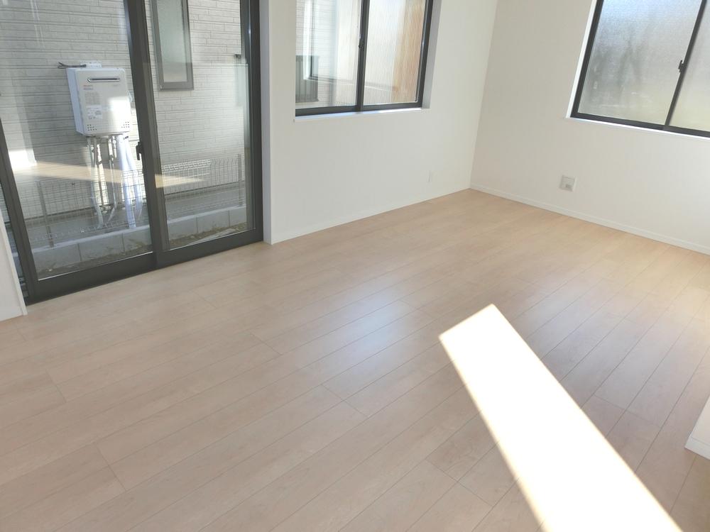 Same specifications photos (living)