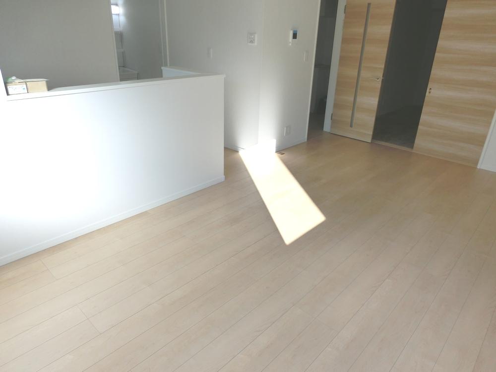 Same specifications photos (living)