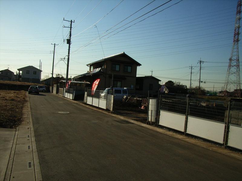 Local photos, including front road. Local (12 May 2013) Shooting