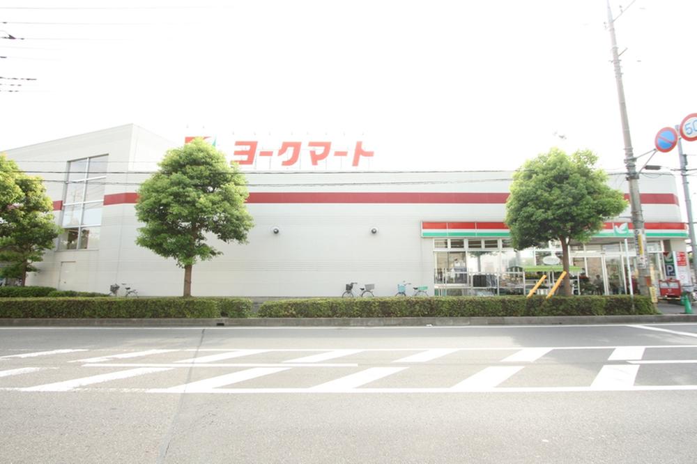 Supermarket. York Mart 693m until the three-chamber store