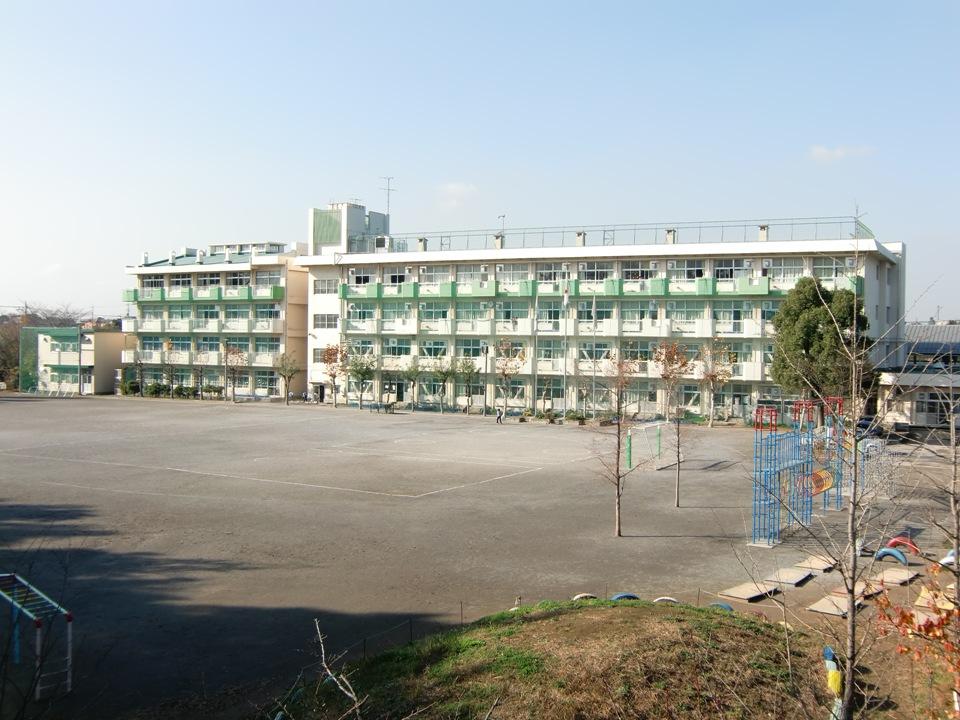 Primary school. 1117m until the Saitama Municipal Shibahara Elementary School