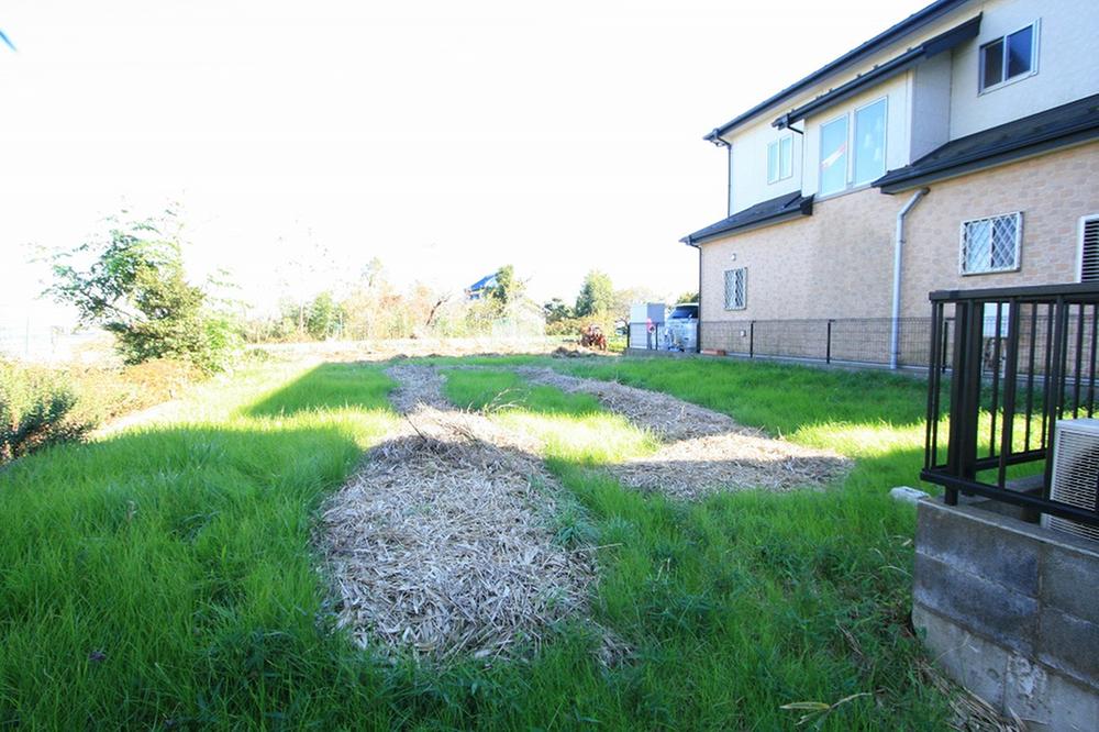 Local photos, including front road. Local (11 May 2013) Shooting