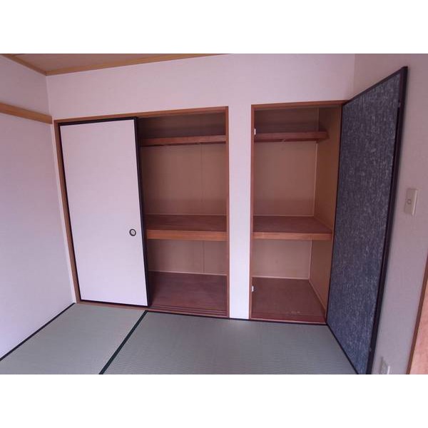 Receipt. Storage of Japanese-style room