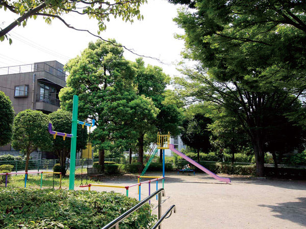 Surrounding environment. Higashitani park (about 40m / 1-minute walk)